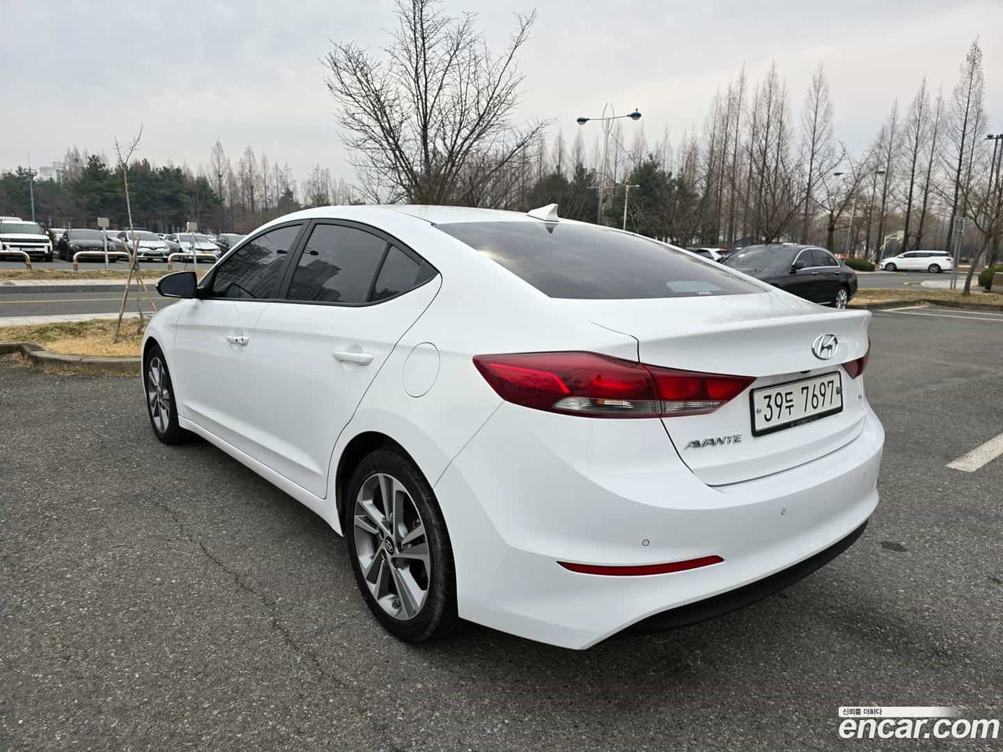 AVANTE Hyundai 2018.8-OPTION-022