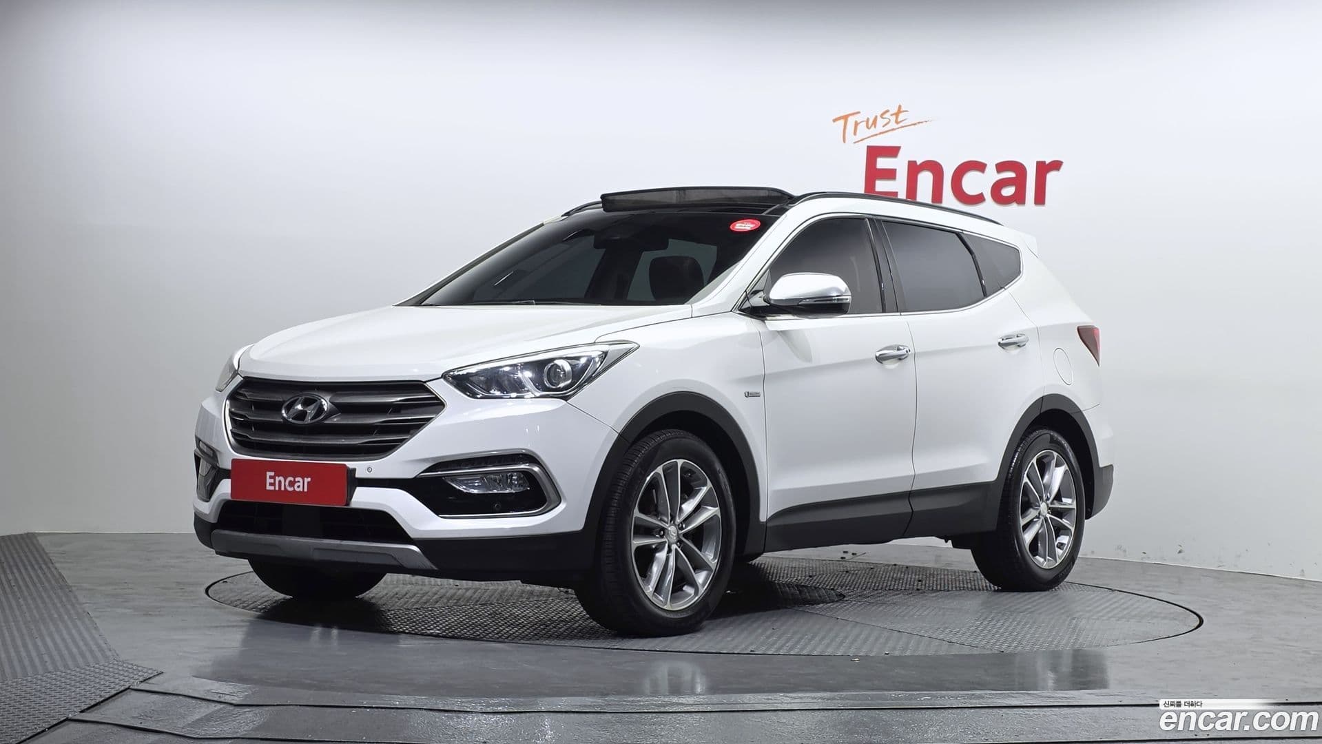 Main__Slider__Photo:Santafe Hyundai 2016.9-0