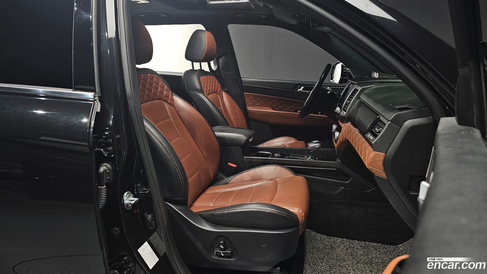 Main__Slider__Photo:Rexton KG Mobility 2020.6-9