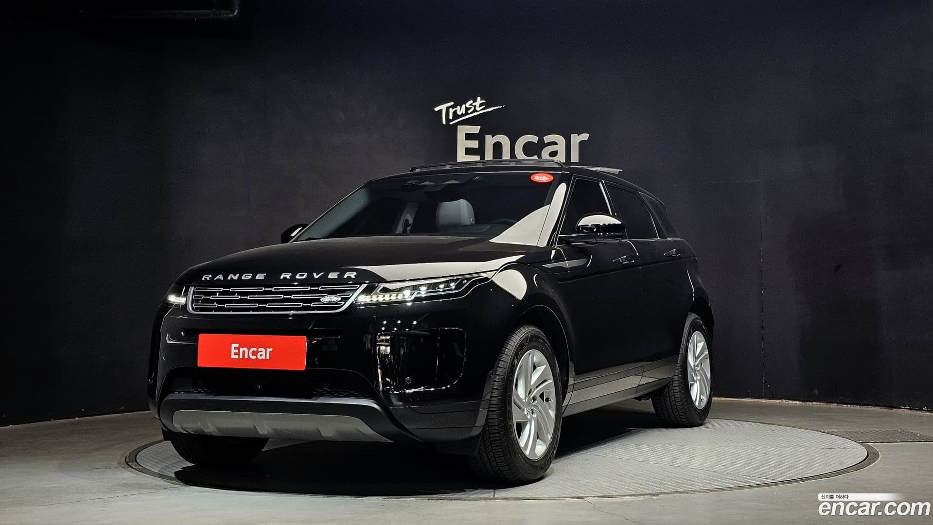 Main__Slider__Photo:Range Rover Evoque Land Rover 2025.2-0