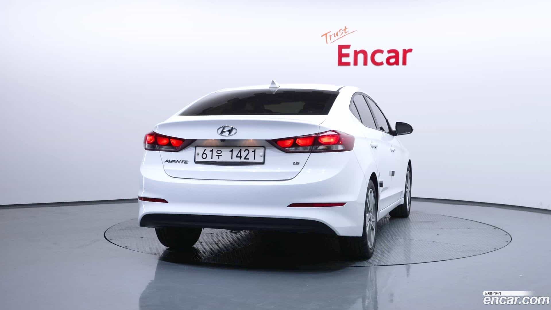 AVANTE Hyundai 2018.6-OUTER-004