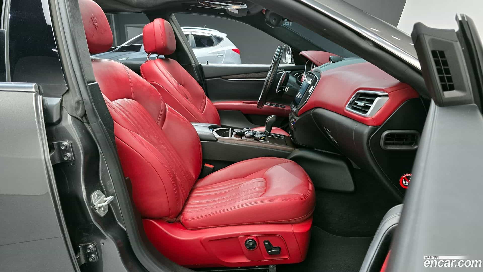 Ghibli Maserati 2017.2-INNER-010