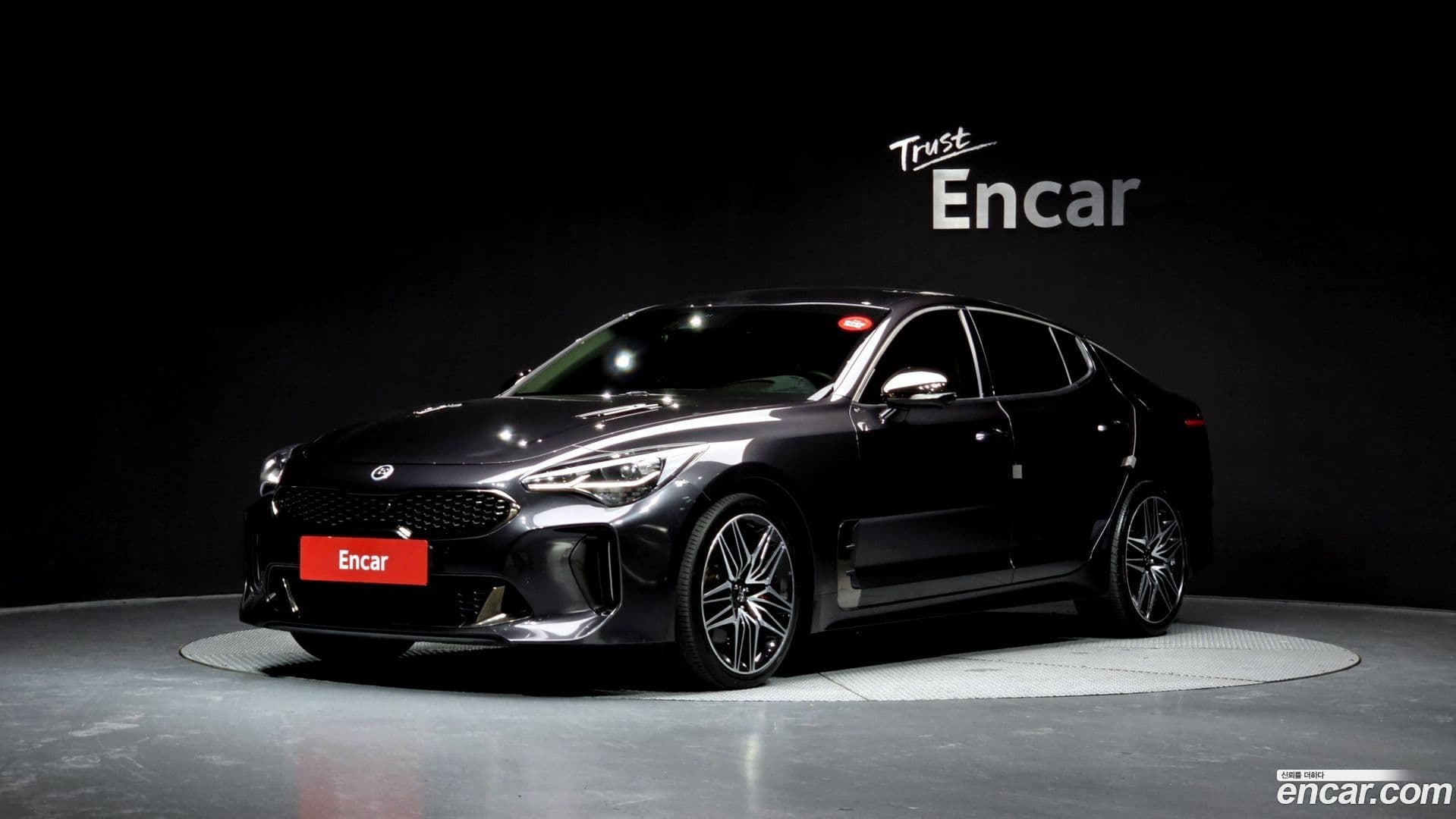 Main__Slider__Photo:Stinger Kia 2021.2-0
