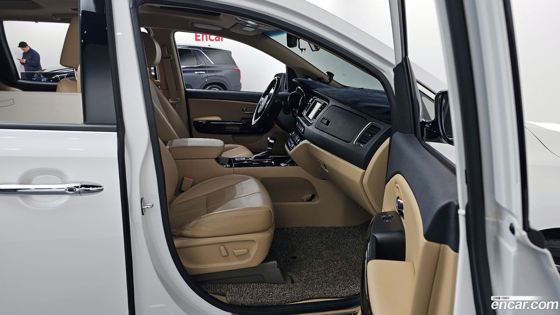 Main__Slider__Photo:Canival Kia 2019.4-10