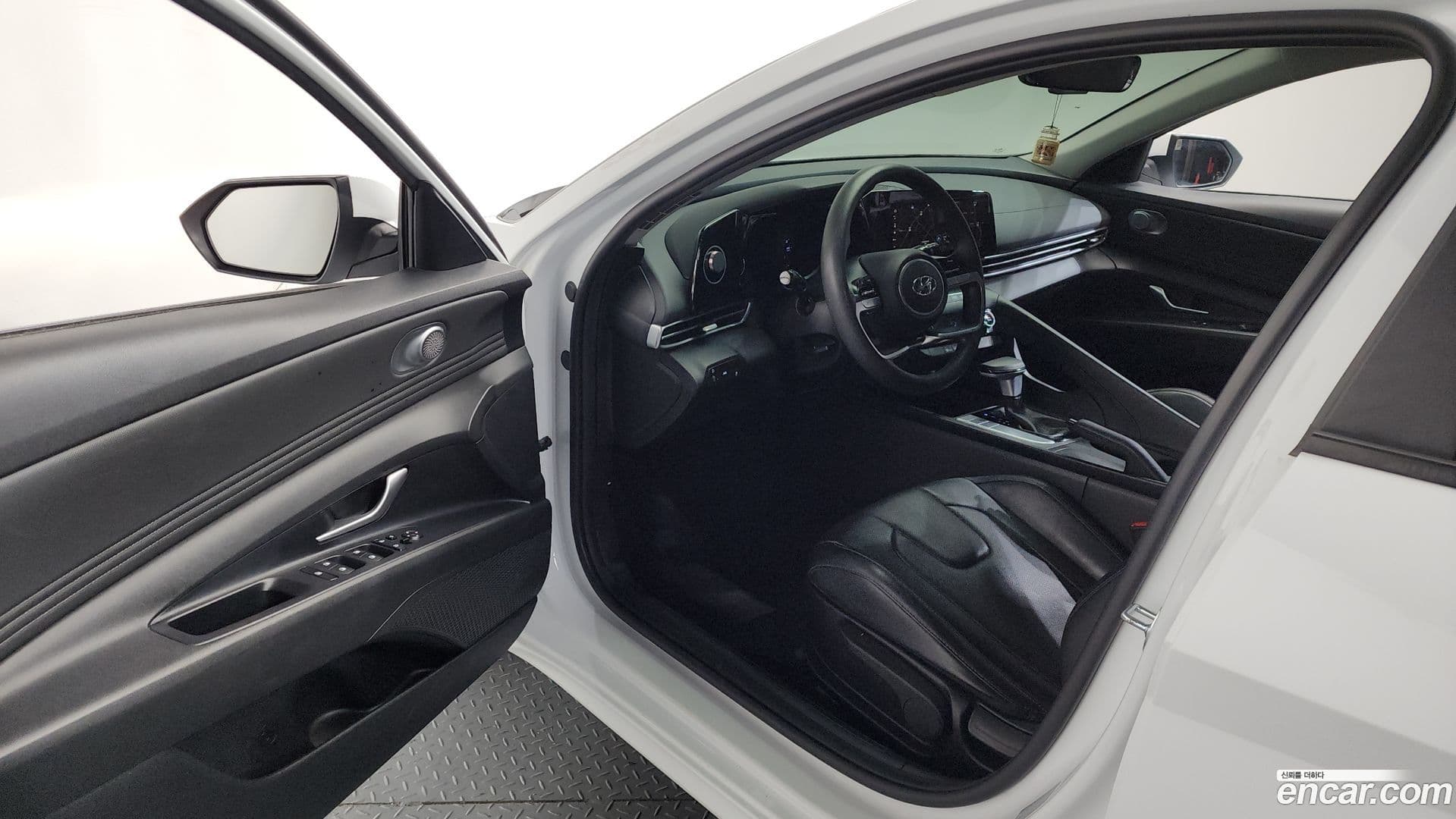 Main__Slider__Photo:AVANTE Hyundai 2022.8-9