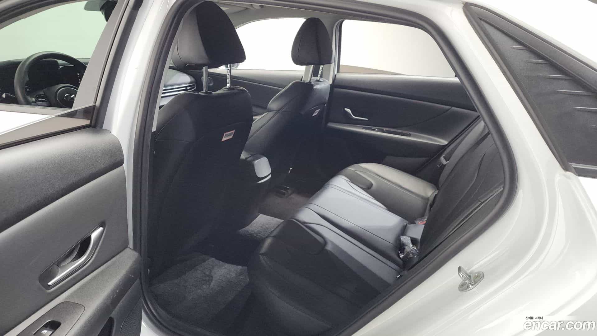 AVANTE Hyundai 2022.8-OPTION-015