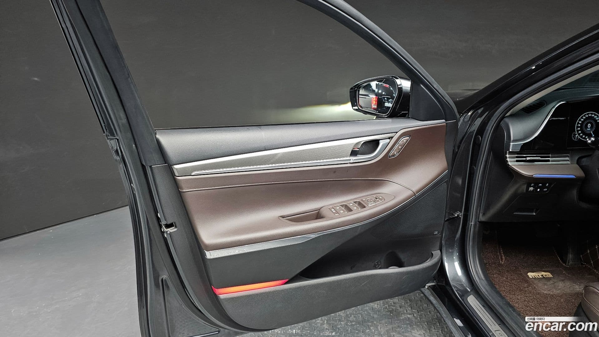 Main__Slider__Photo:Grandeur Hyundai 2021.2-24