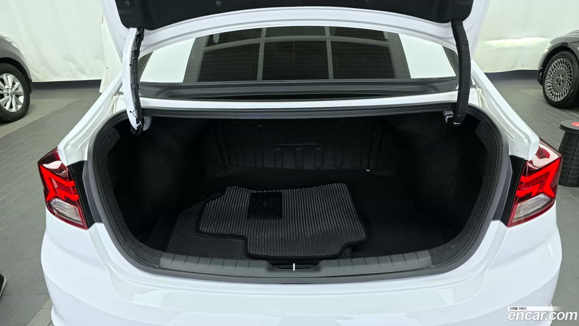 AVANTE Hyundai 2019.10-OPTION-024