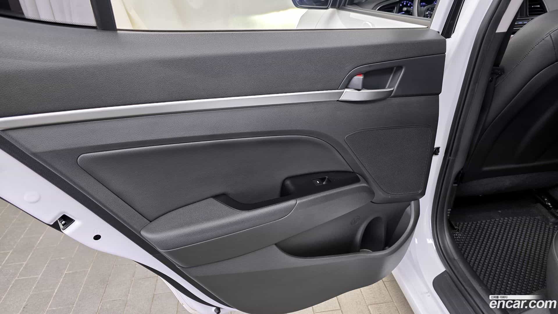 AVANTE Hyundai 2019.10-INNER-035
