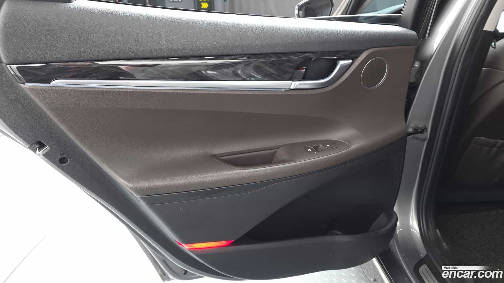 Grandeur Hyundai 2017.11-INNER-035