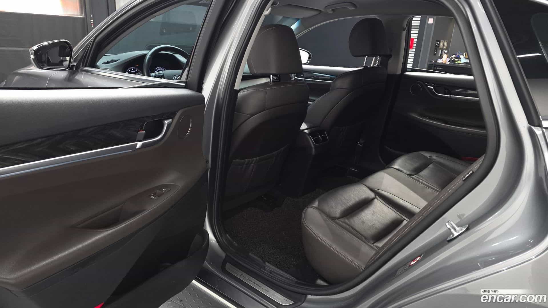 Grandeur Hyundai 2017.11-INNER-036