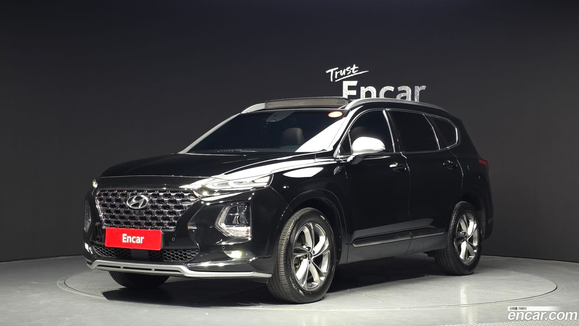 Main__Slider__Photo:Santafe Hyundai 2019.4-0