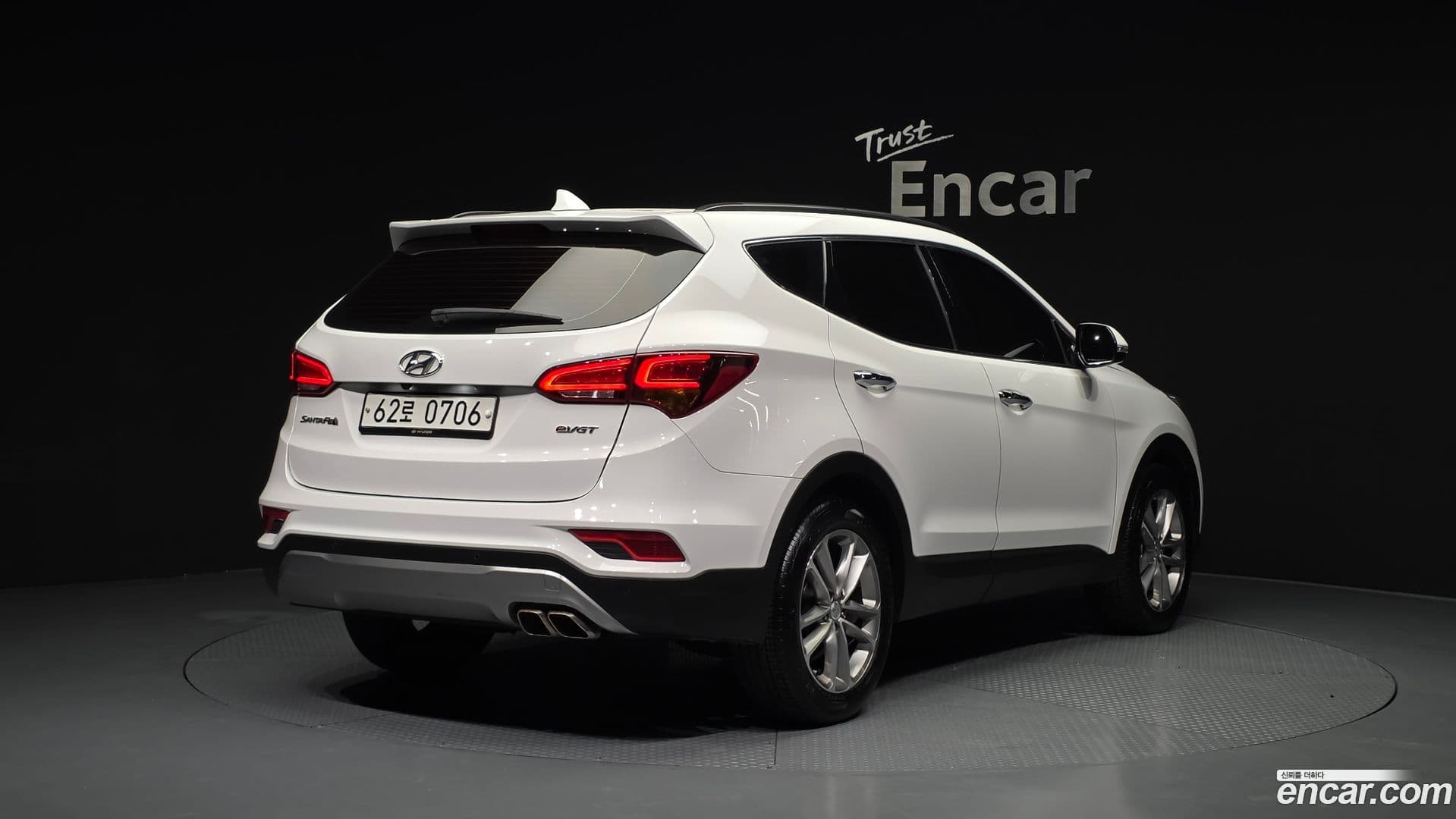 Main__Slider__Photo:Santafe Hyundai 2016.1-1