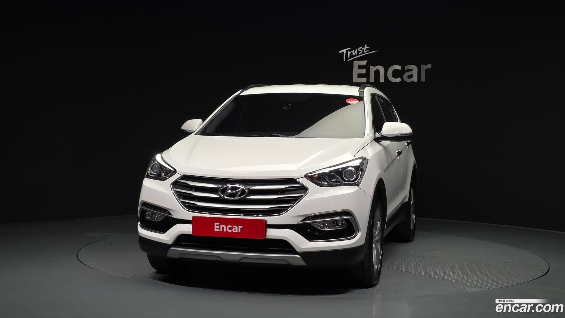 Main__Slider__Photo:Santafe Hyundai 2016.1-2
