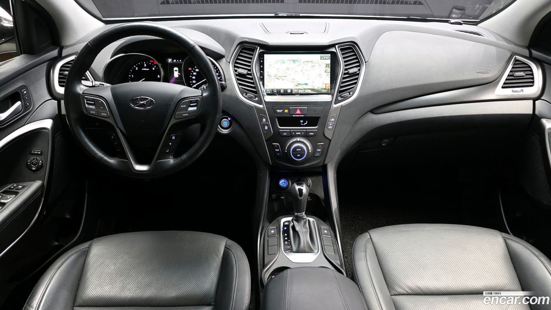 Main__Slider__Photo:Santafe Hyundai 2016.1-6