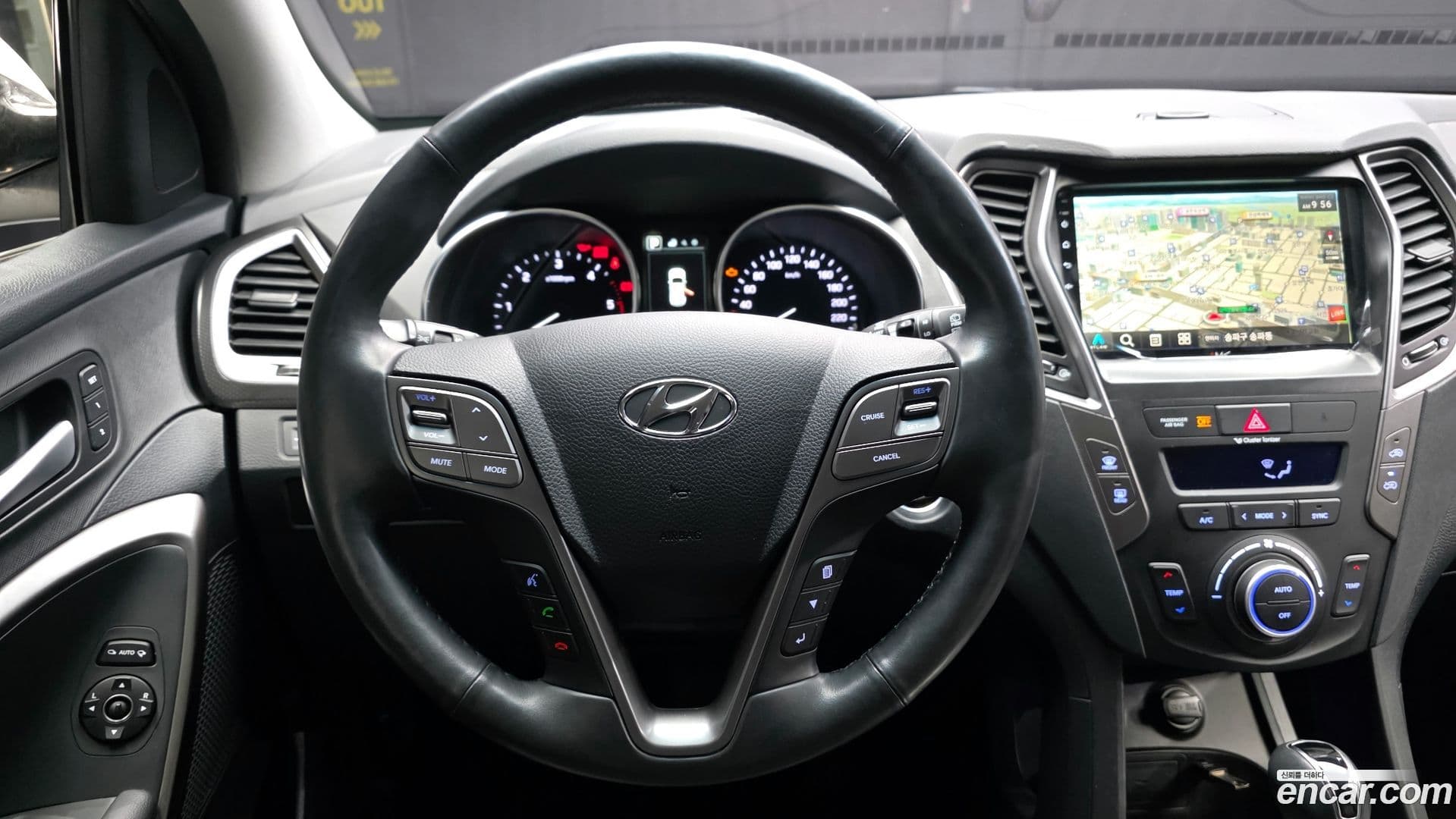 Main__Slider__Photo:Santafe Hyundai 2016.1-12