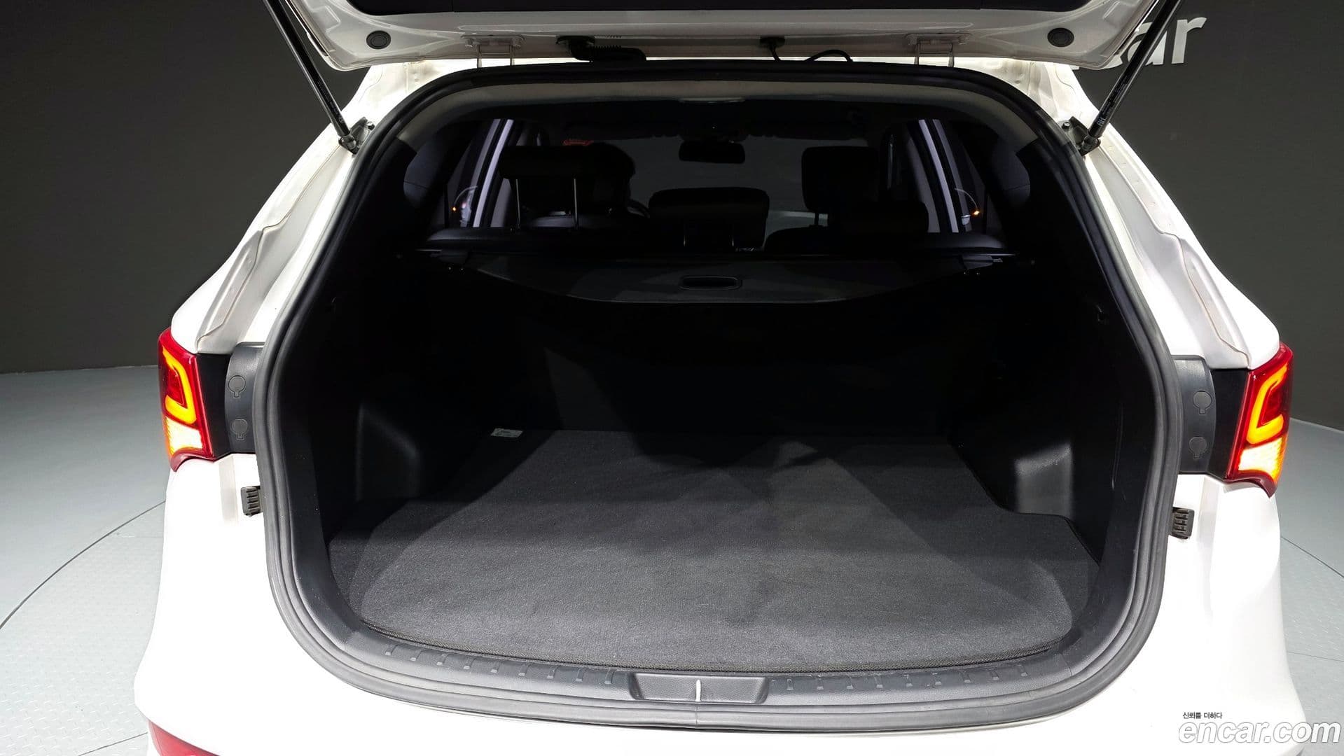 Main__Slider__Photo:Santafe Hyundai 2016.1-19
