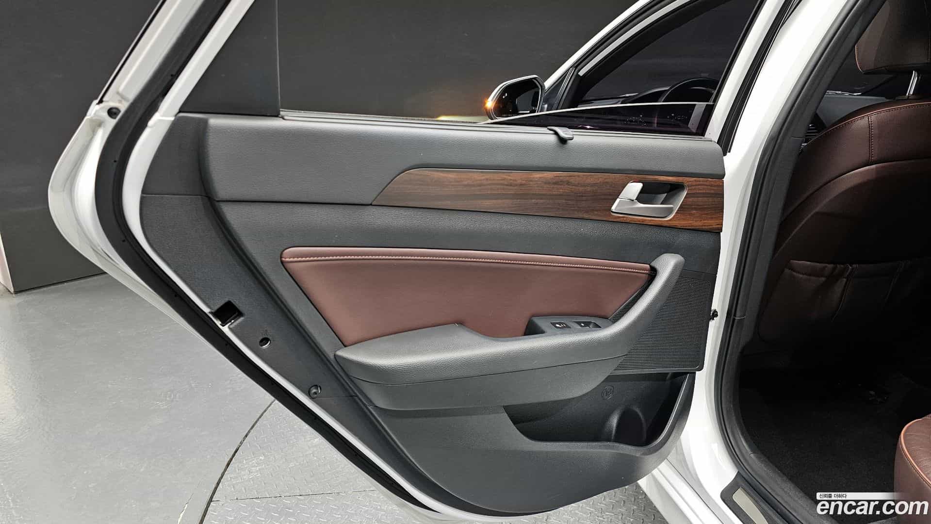 Sonata Hyundai 2018.6-INNER-035