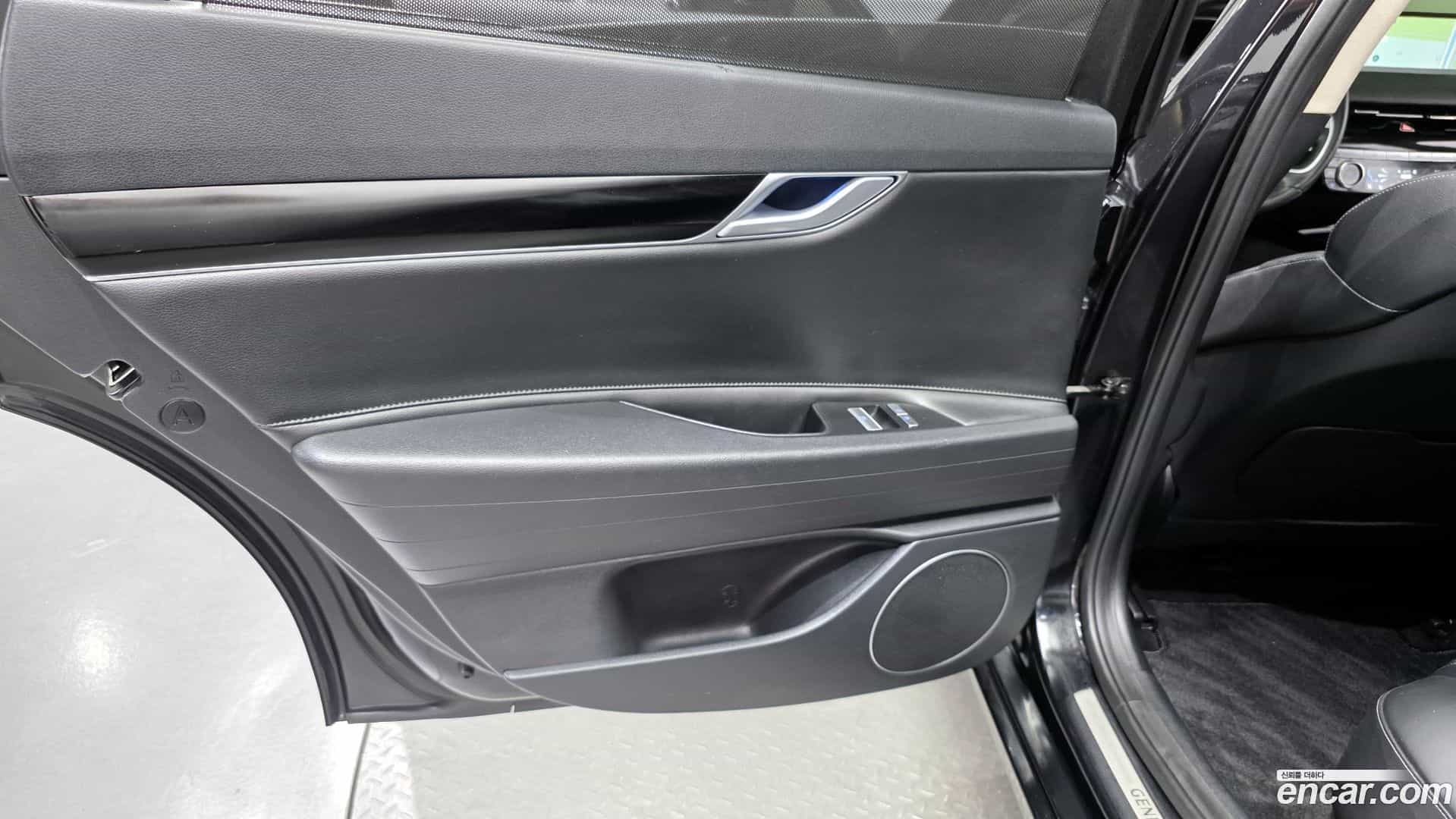 G80 Genesis 2022.1-INNER-035
