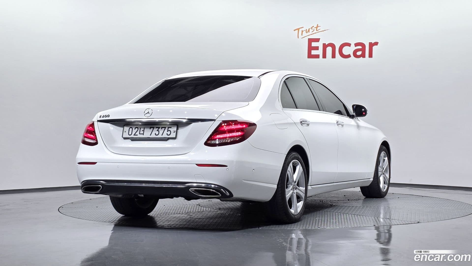 Main__Slider__Photo:E-Class Mercedes-Benz 2017.6-1