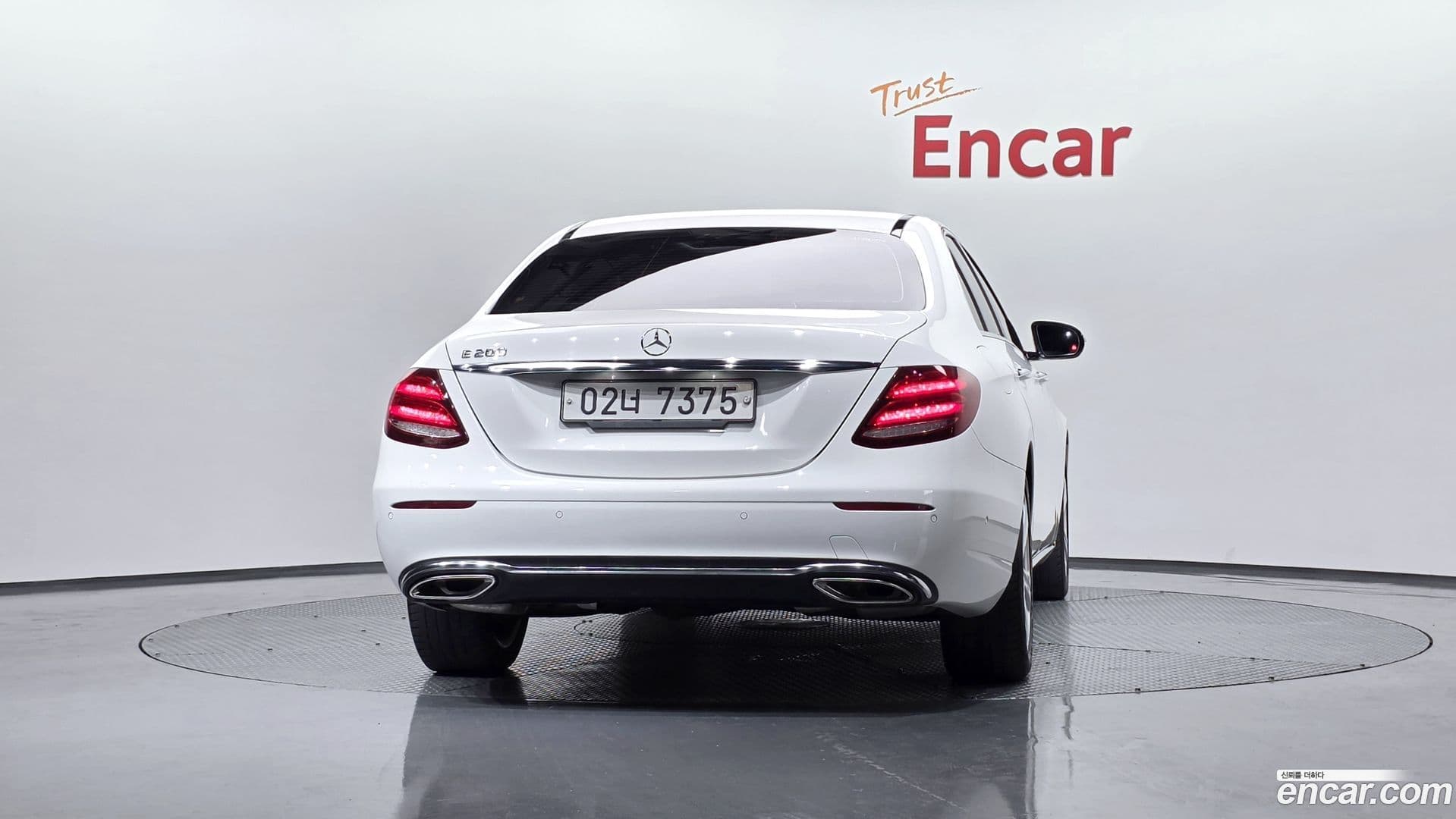 Main__Slider__Photo:E-Class Mercedes-Benz 2017.6-3