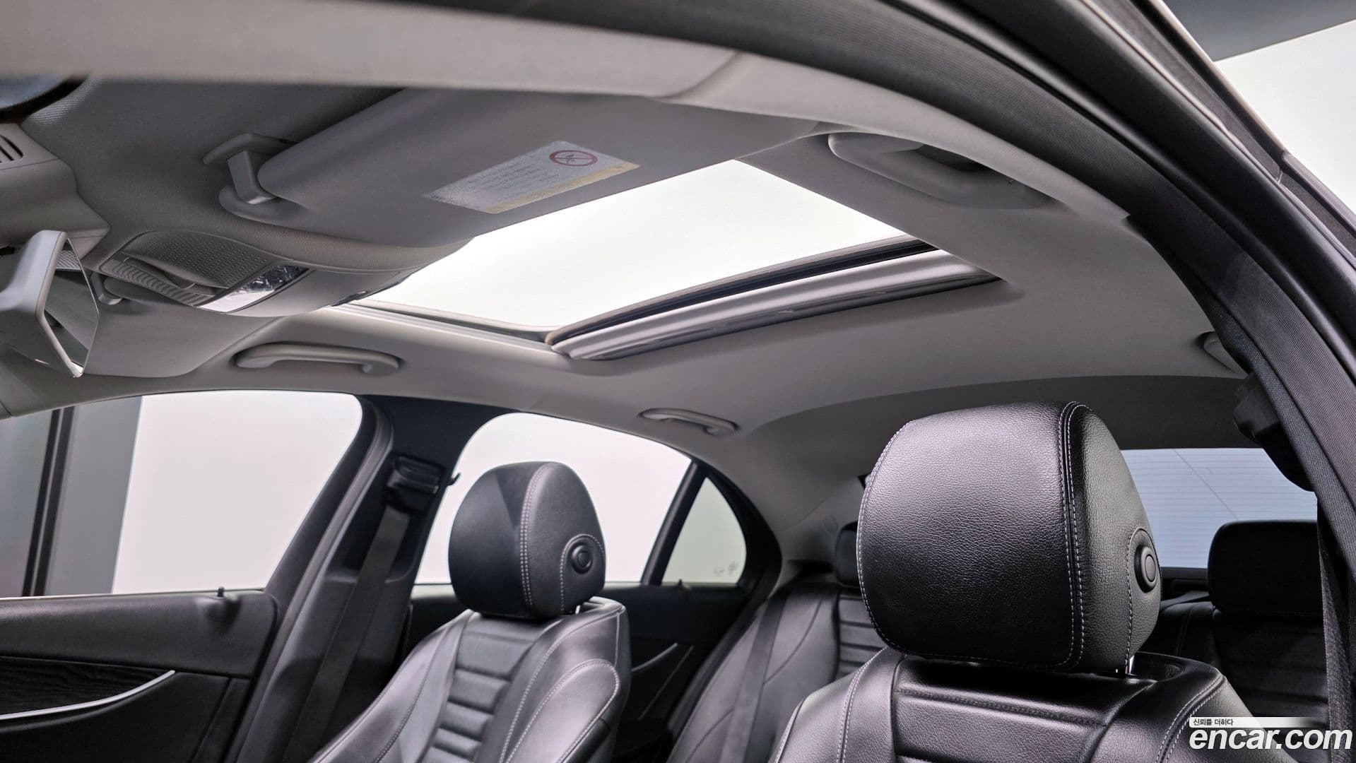 Main__Slider__Photo:E-Class Mercedes-Benz 2017.6-19