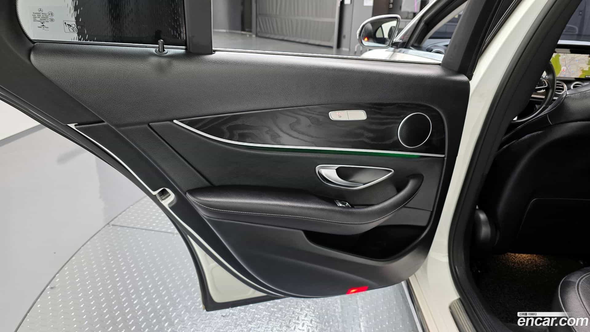 E-Class Mercedes-Benz 2017.6-INNER-035