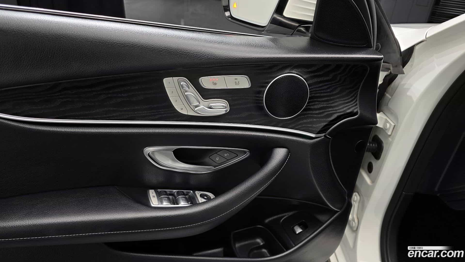 E-Class Mercedes-Benz 2017.6-OPTION-043