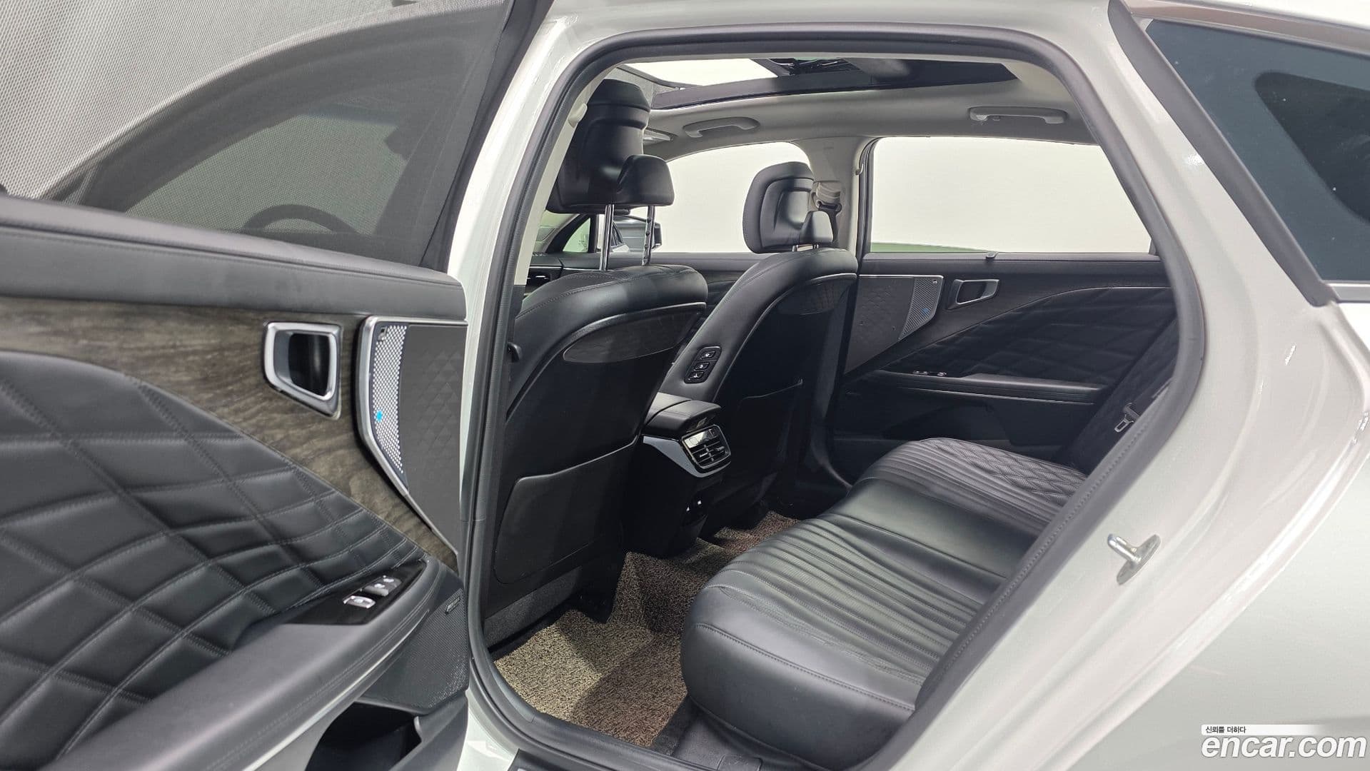 Main__Slider__Photo:K8 Kia 2022.3-10