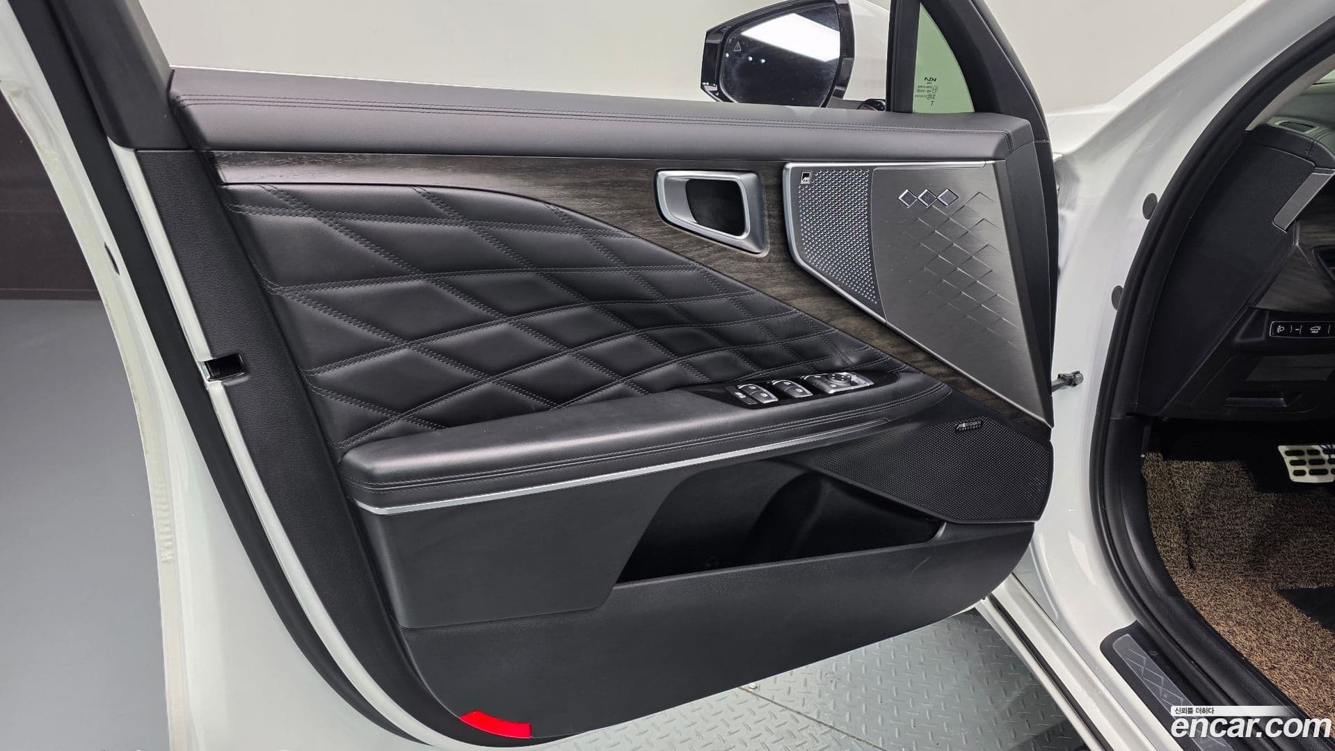 Main__Slider__Photo:K8 Kia 2022.3-23