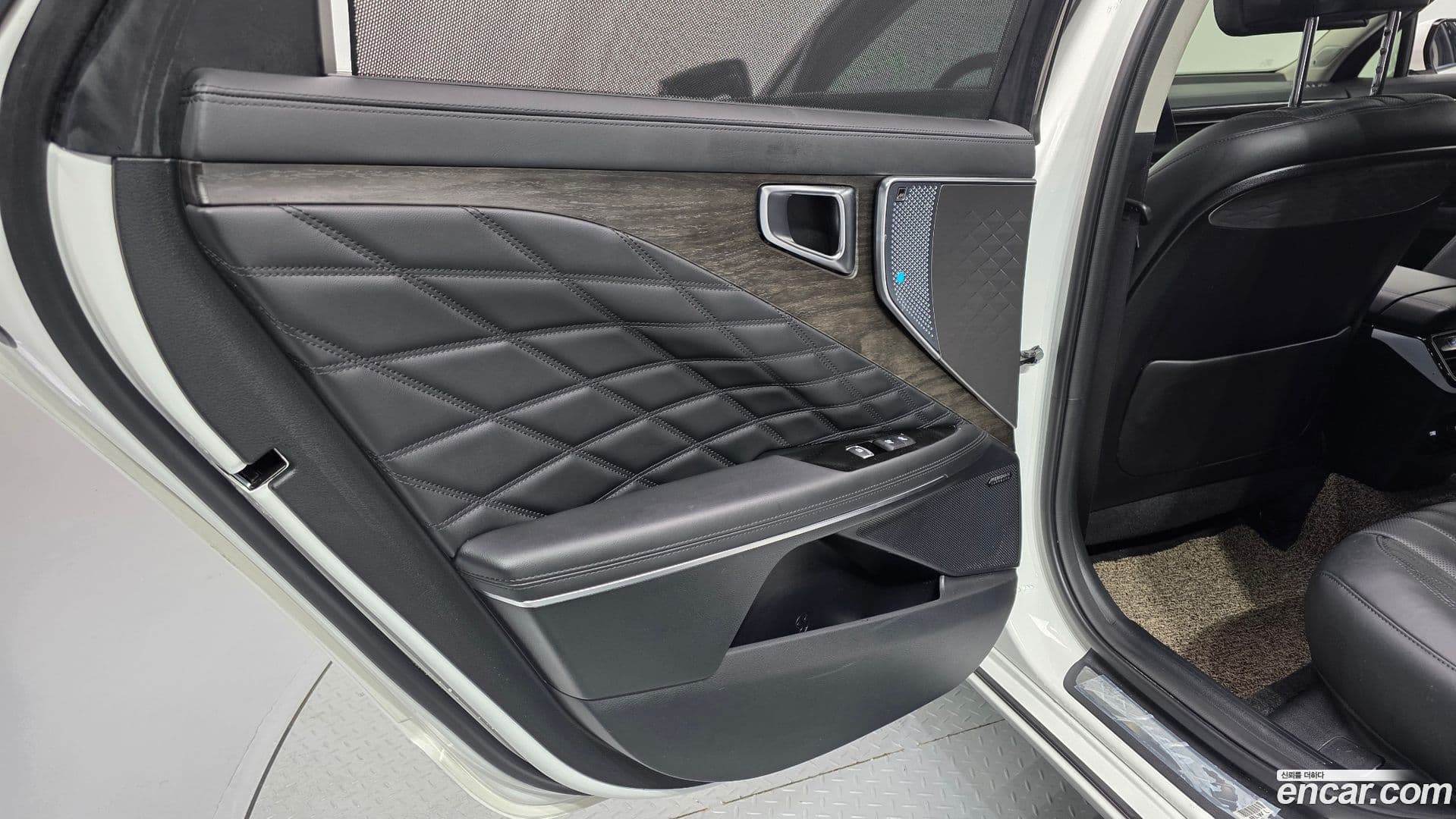 Main__Slider__Photo:K8 Kia 2022.3-24