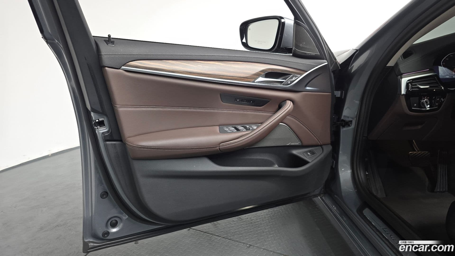 Main__Slider__Photo:5-Series BMW 2023.0-23