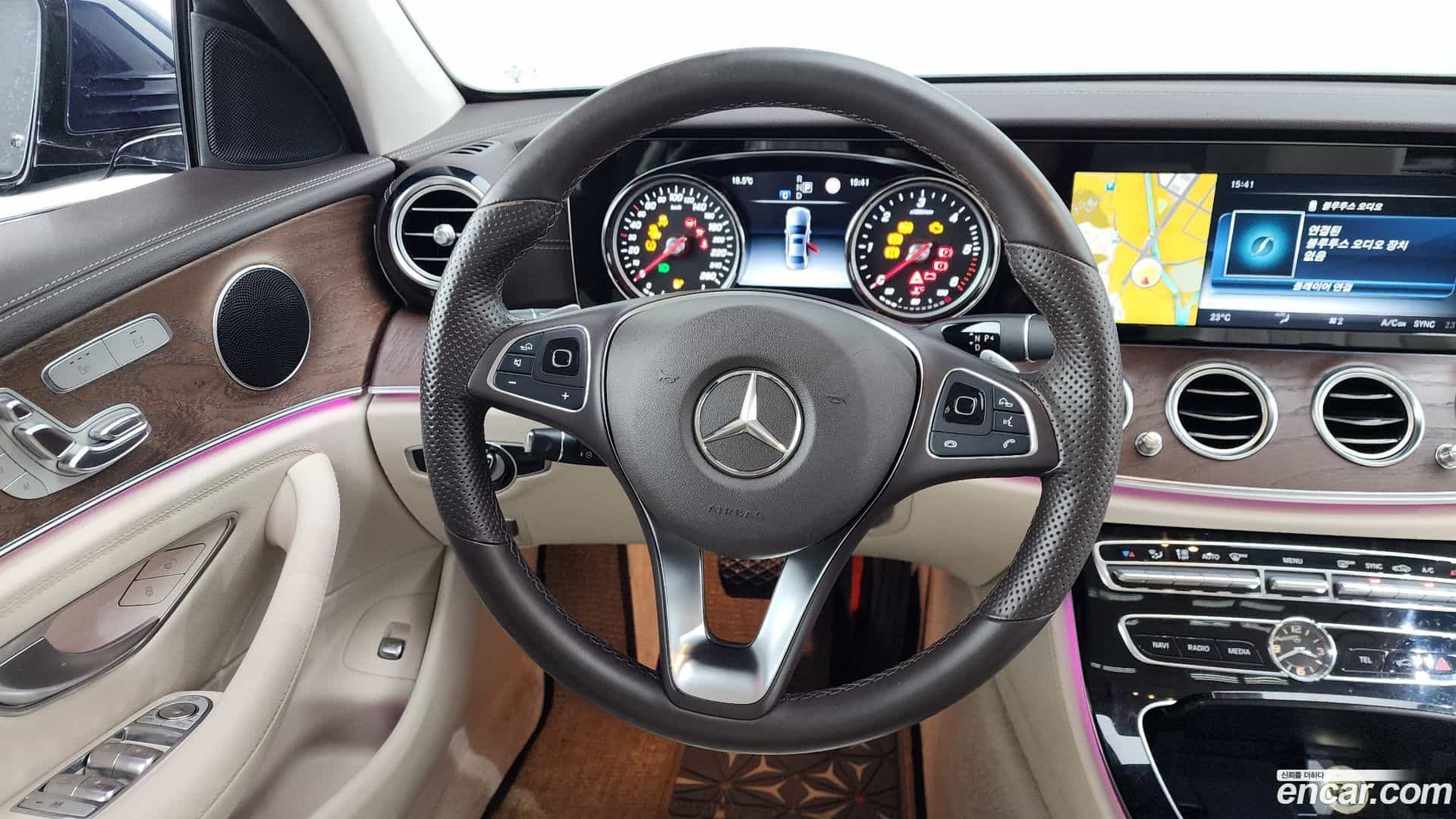 E-Class Mercedes-Benz 2016.8-OPTION-016