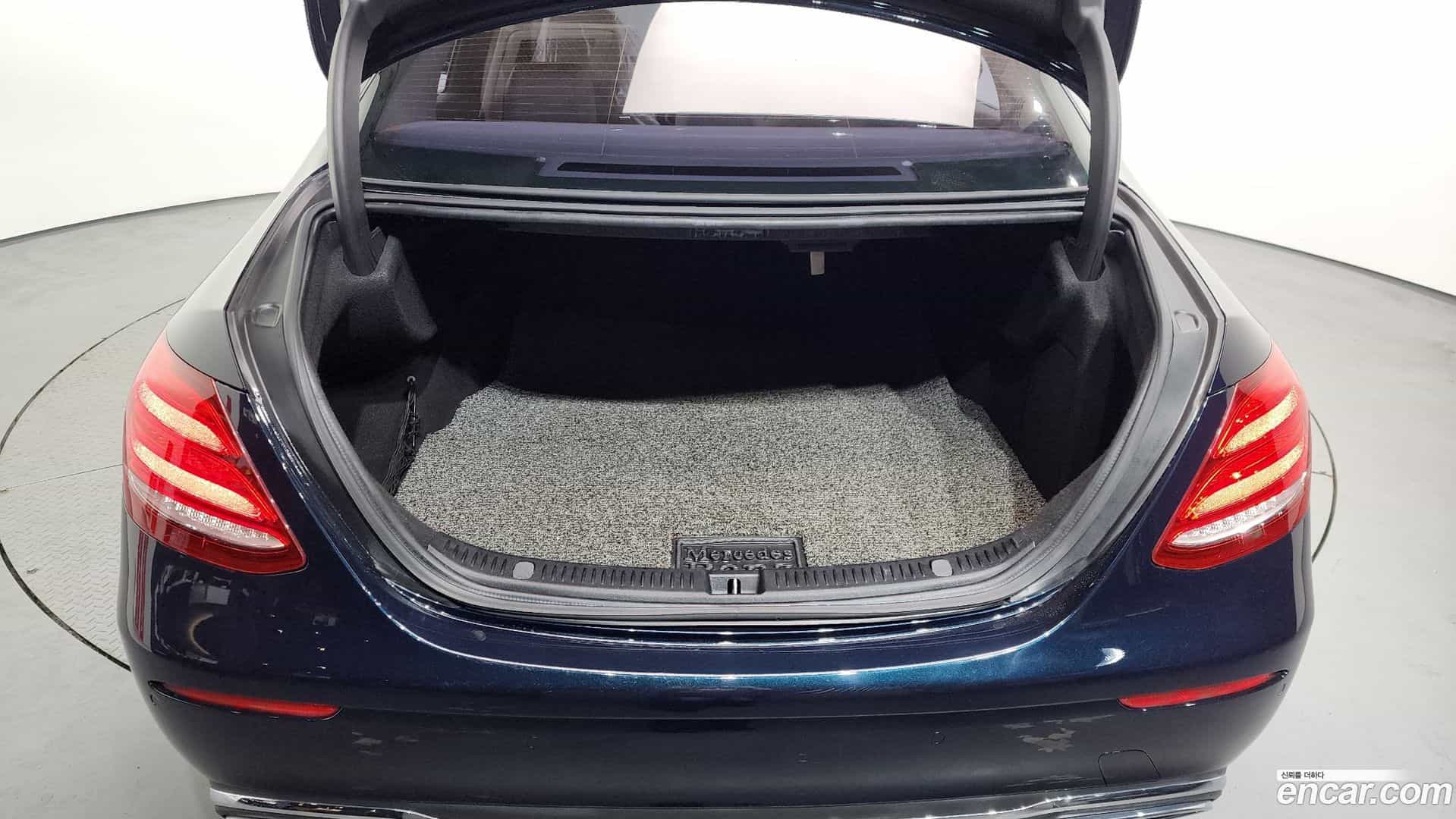 E-Class Mercedes-Benz 2016.8-OPTION-024