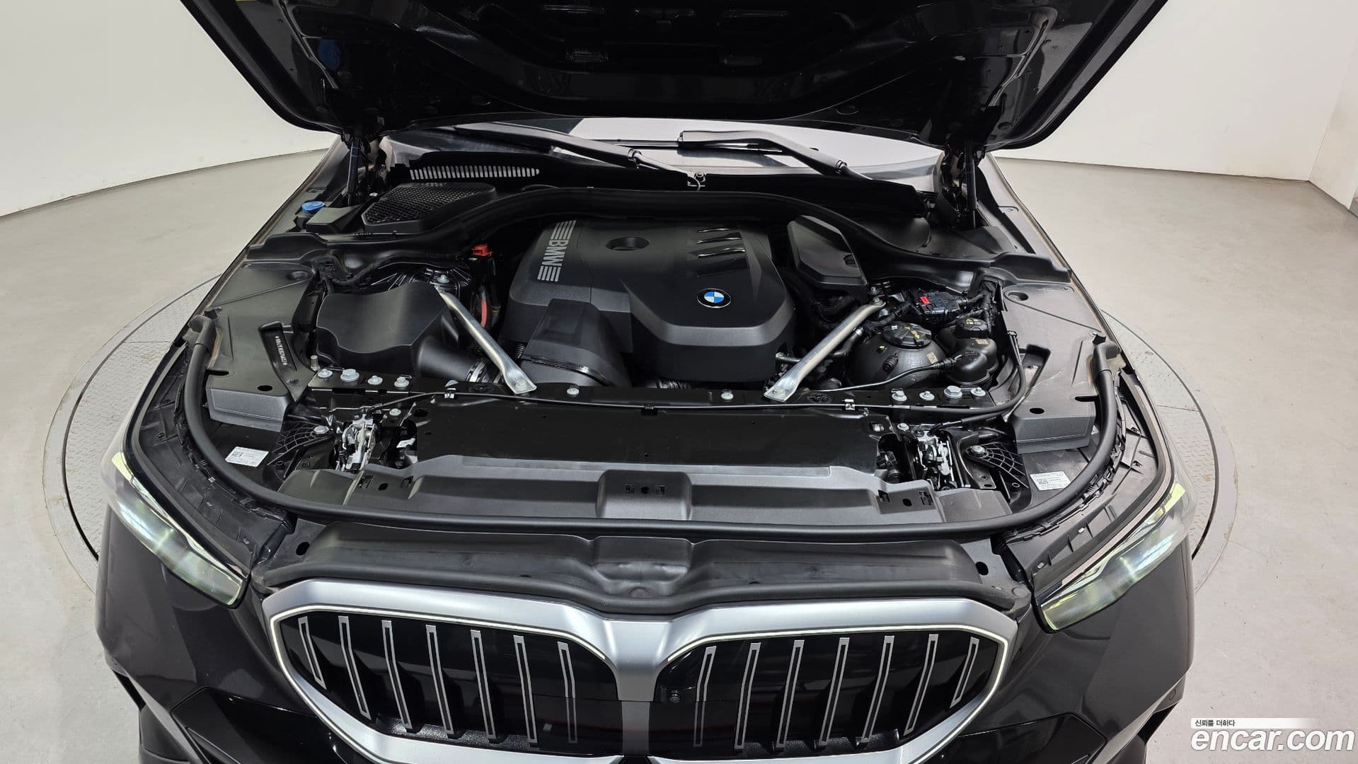 Main__Slider__Photo:5-Series BMW 2023.9-5