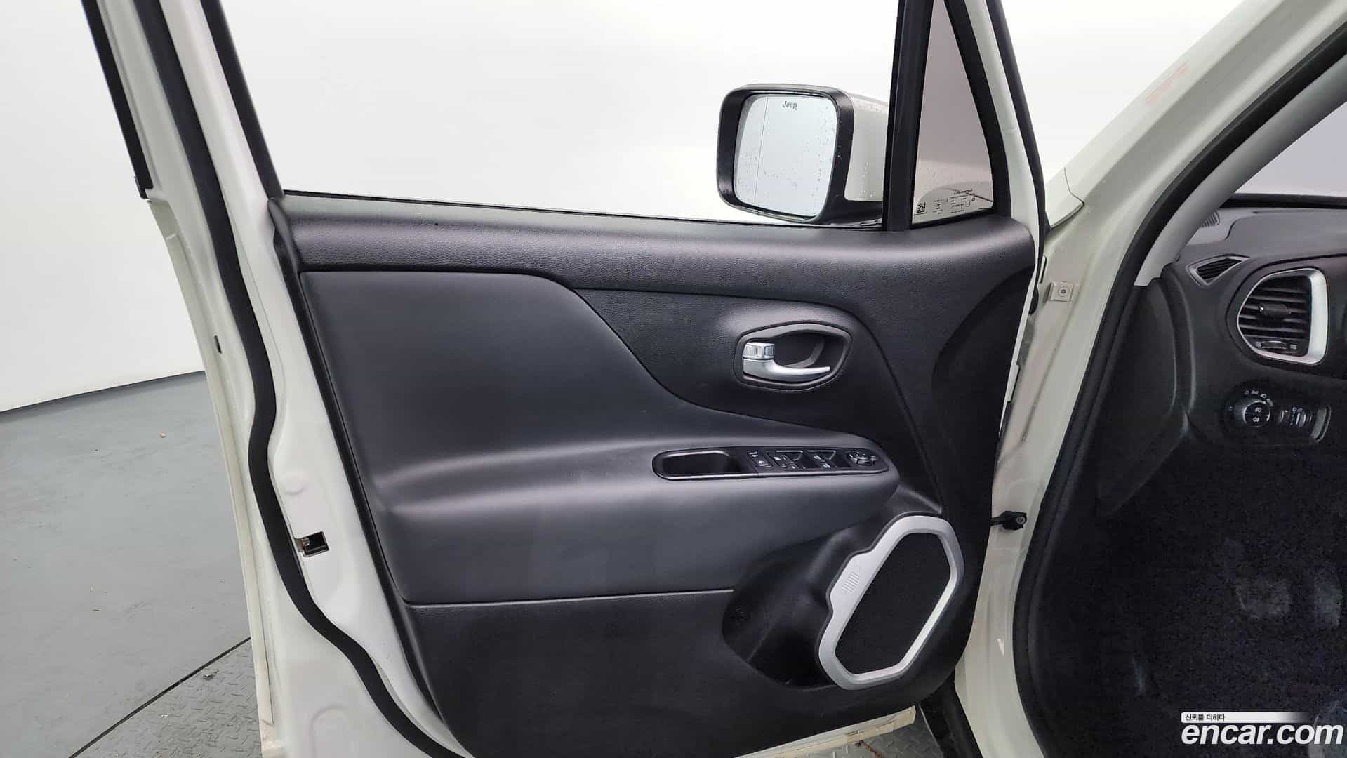 Renegade Jeep 2018.8-INNER-034