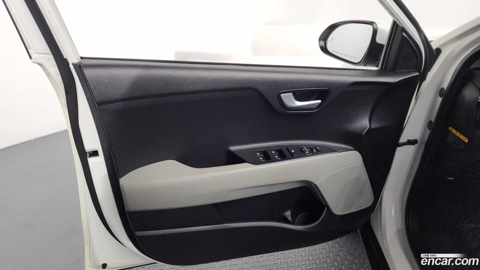 Stonic Kia 2018.8-INNER-034