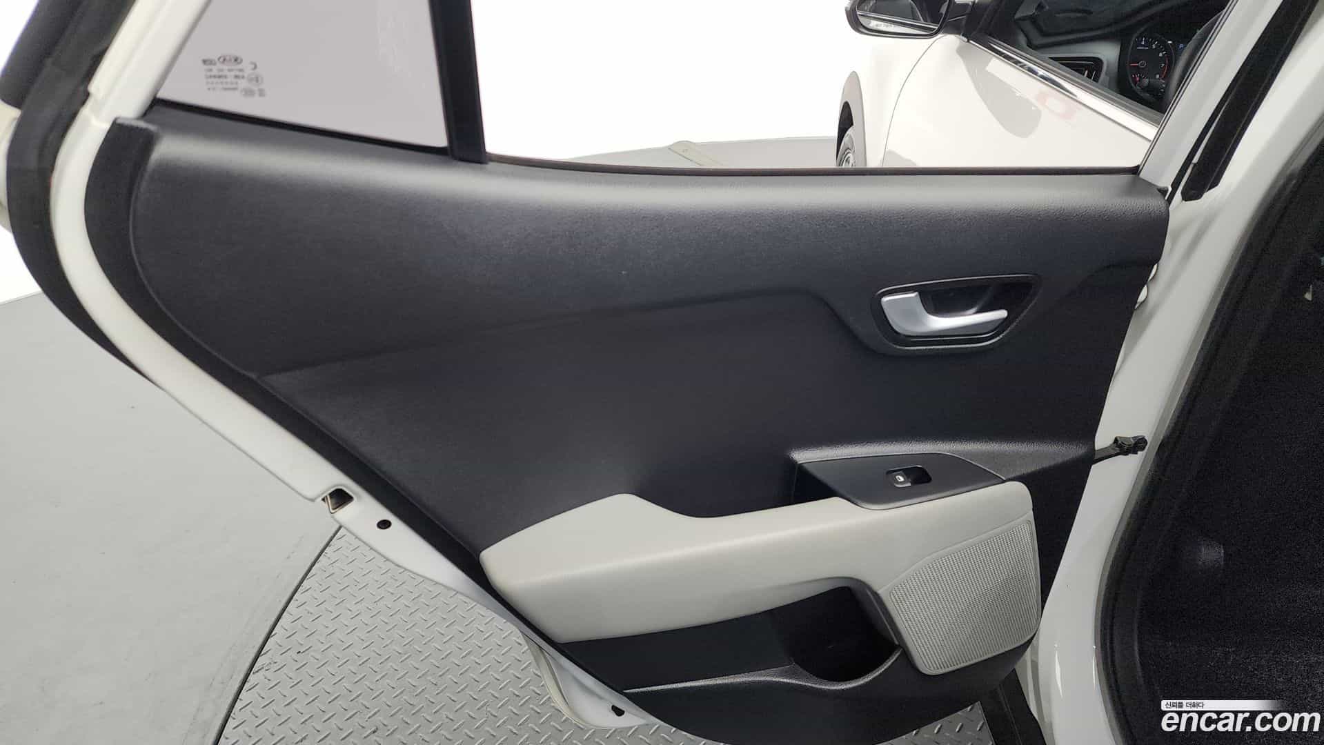 Stonic Kia 2018.8-INNER-035
