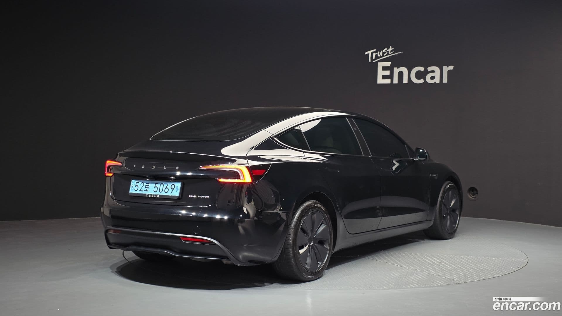 Main__Slider__Photo:Model 3 Tesla 2024.6-1
