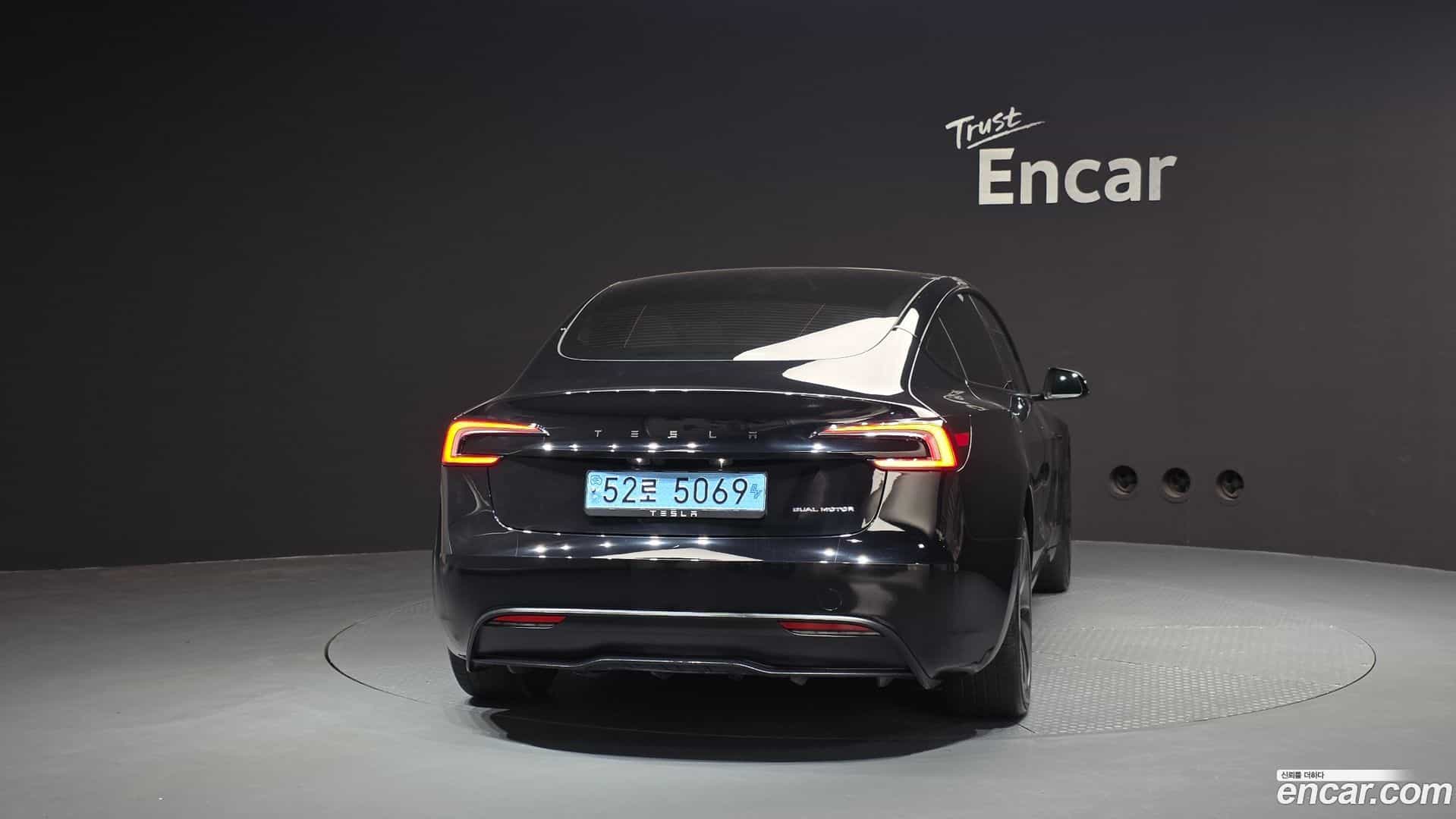 Model 3 Tesla 2024.6-OUTER-004