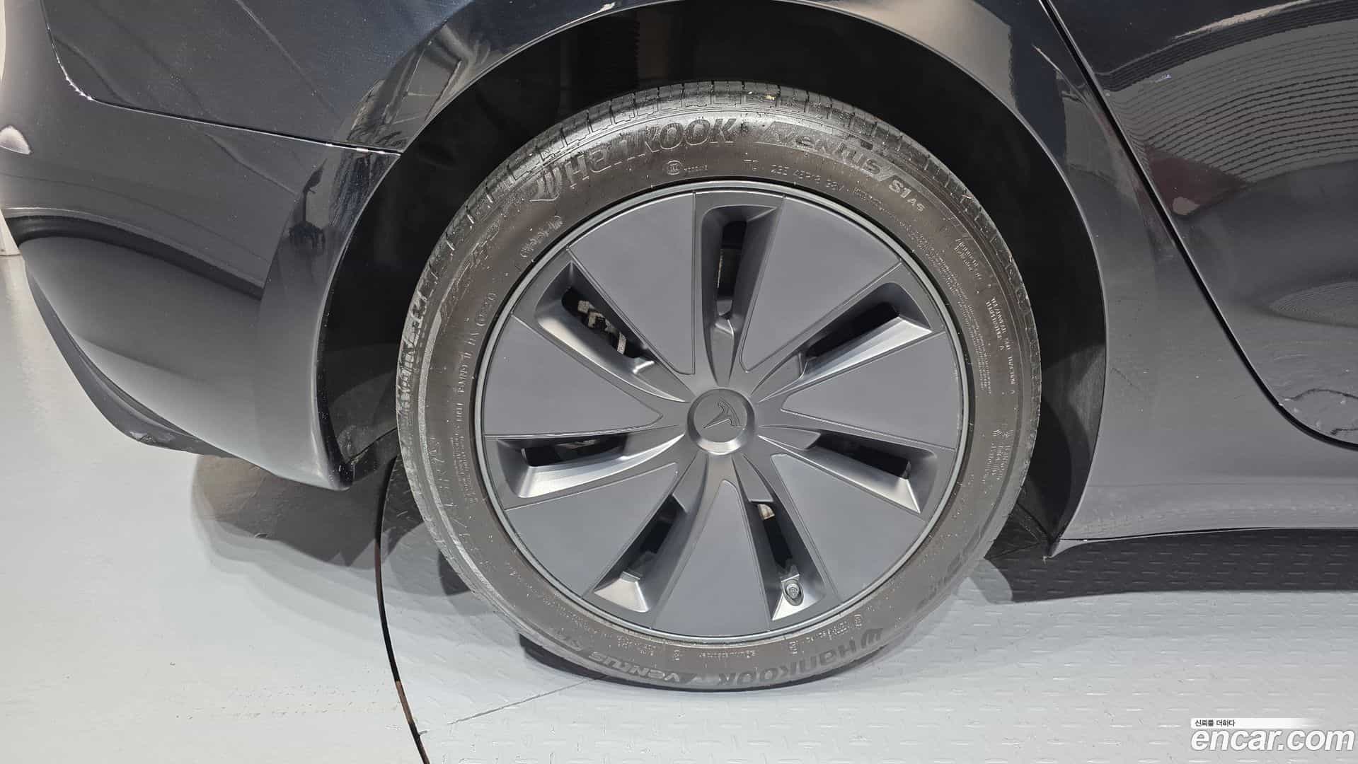 Model 3 Tesla 2024.6-OUTER-005