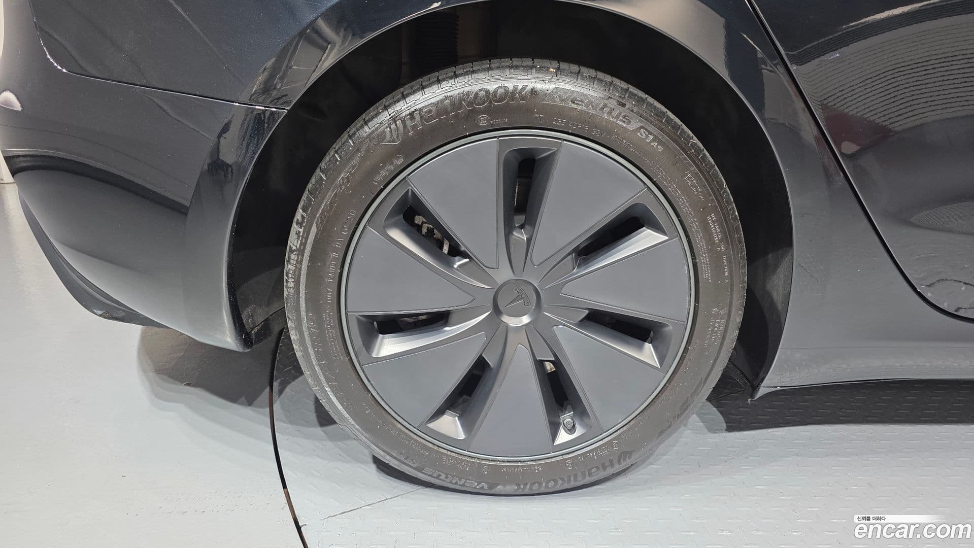 Main__Slider__Photo:Model 3 Tesla 2024.6-4