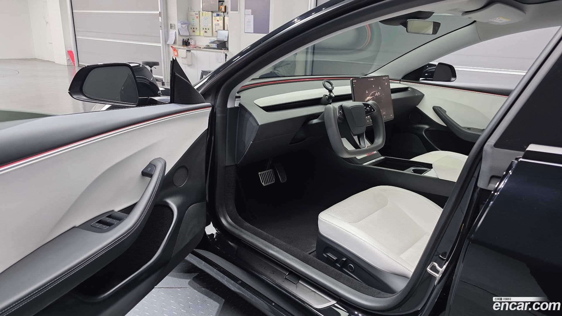 Main__Slider__Photo:Model 3 Tesla 2024.6-9