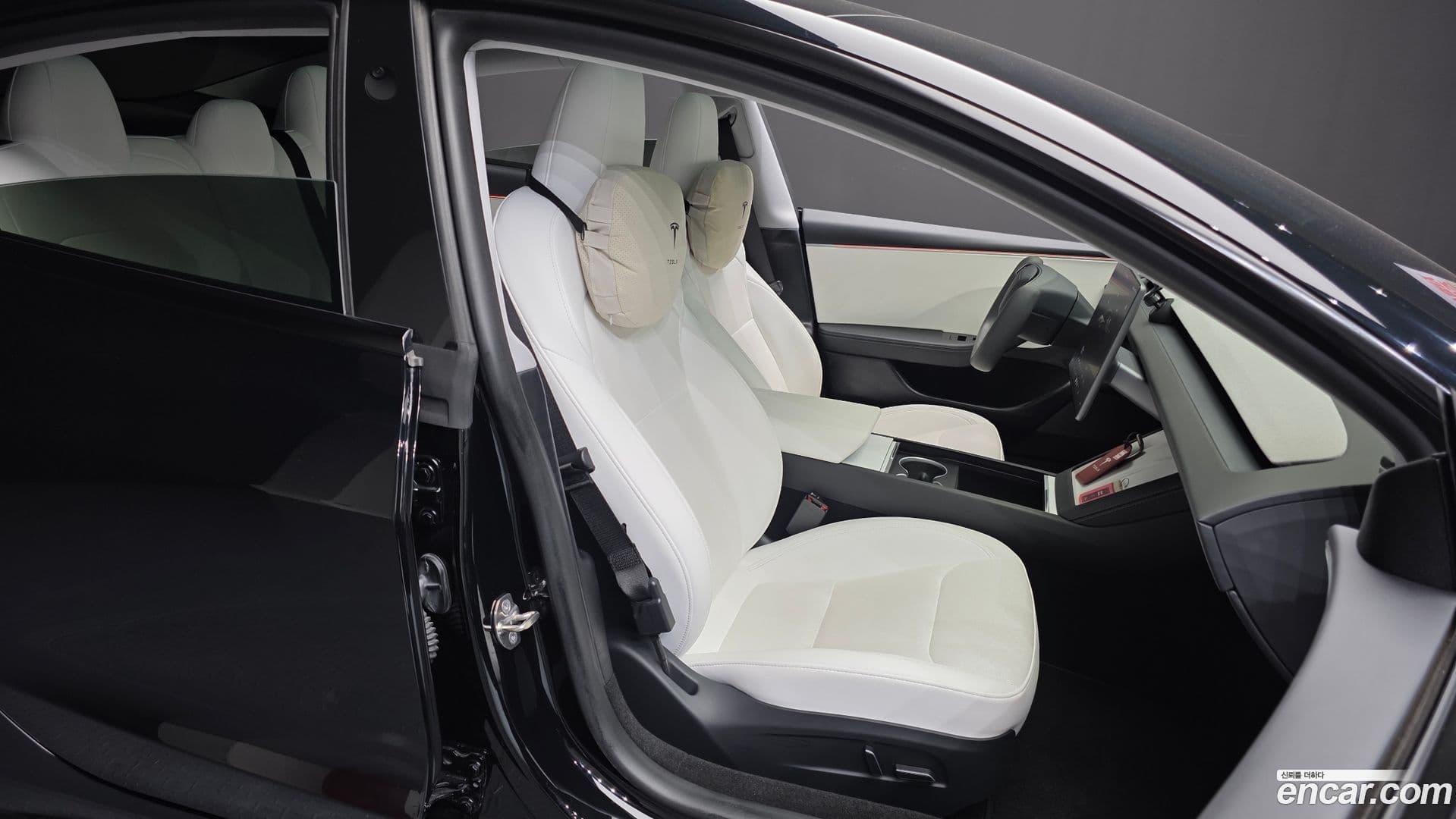 Main__Slider__Photo:Model 3 Tesla 2024.6-11