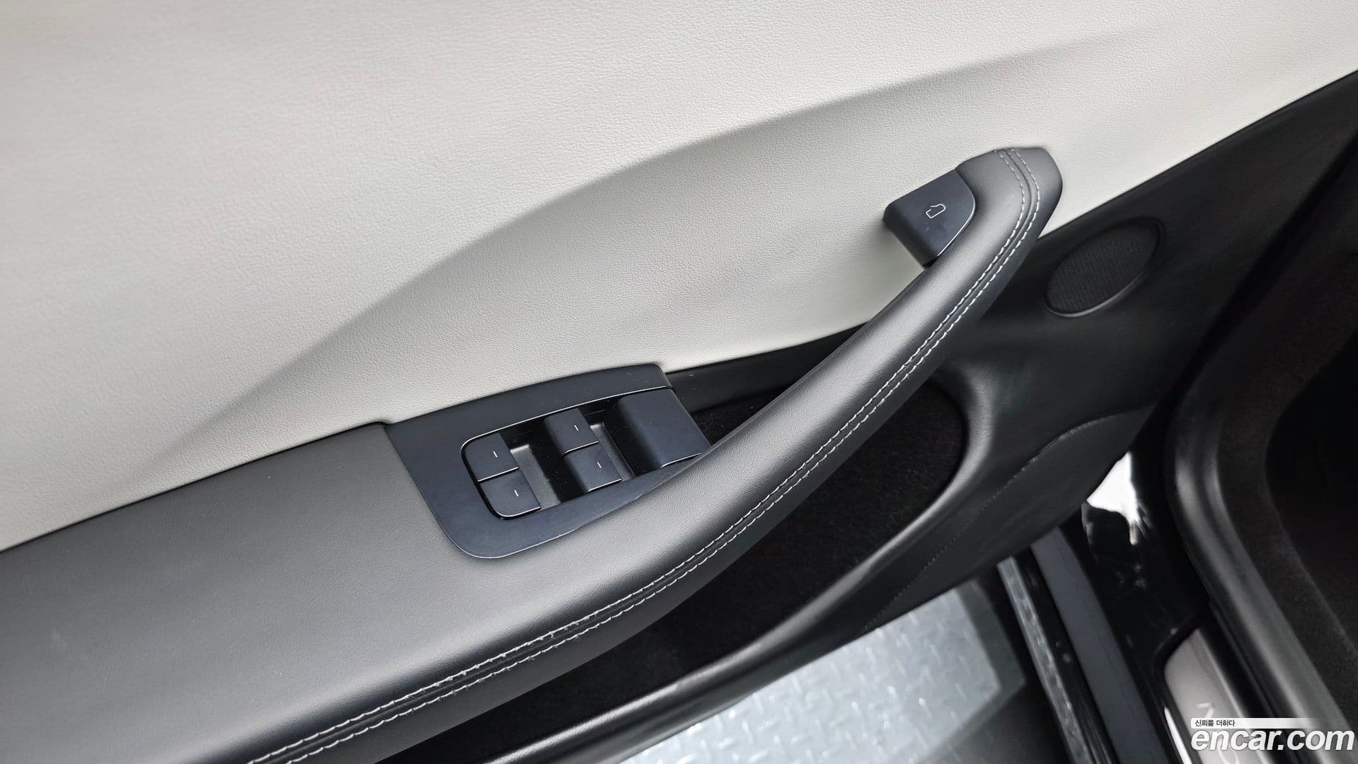 Main__Slider__Photo:Model 3 Tesla 2024.6-18