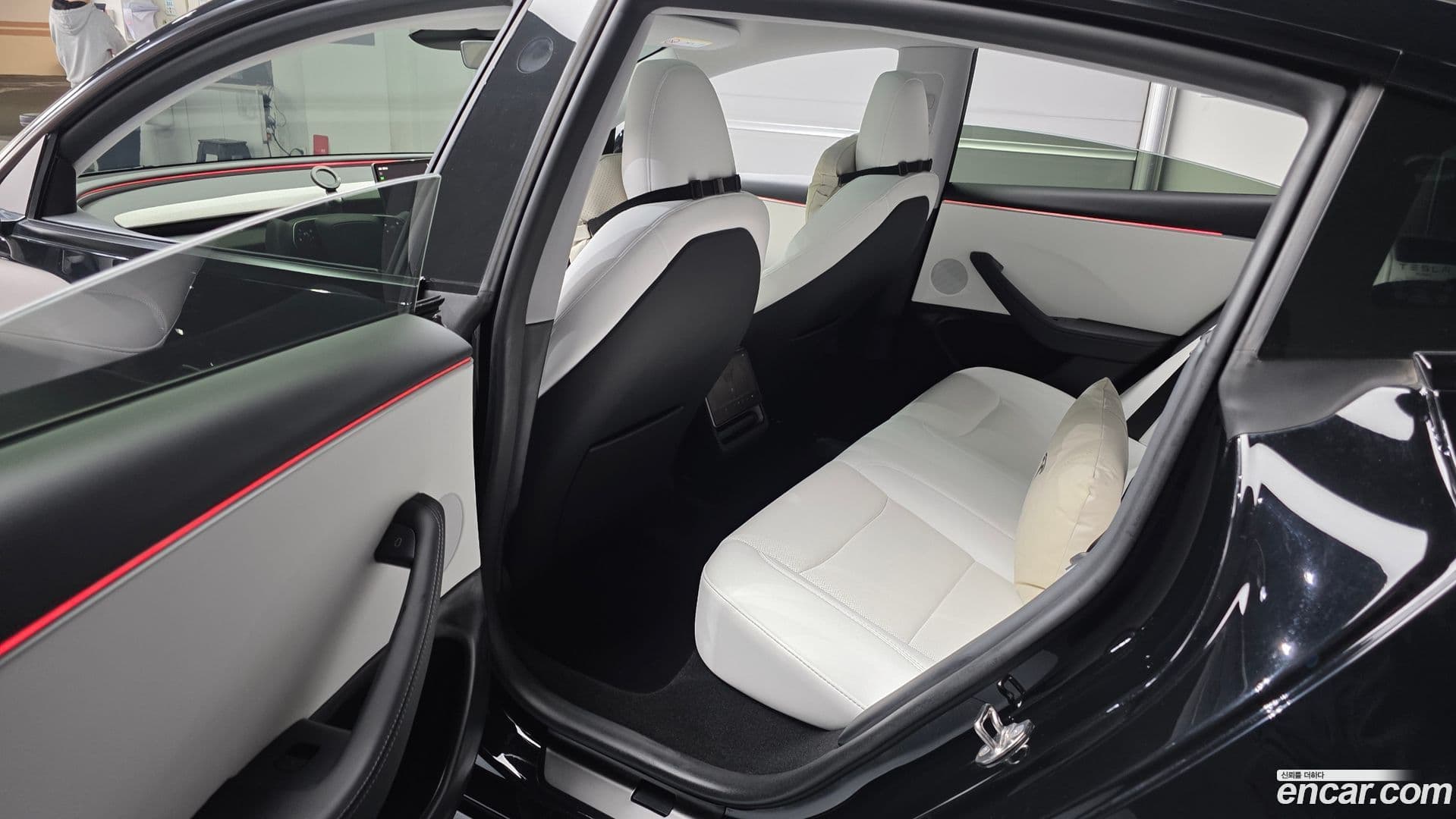 Main__Slider__Photo:Model 3 Tesla 2024.6-25