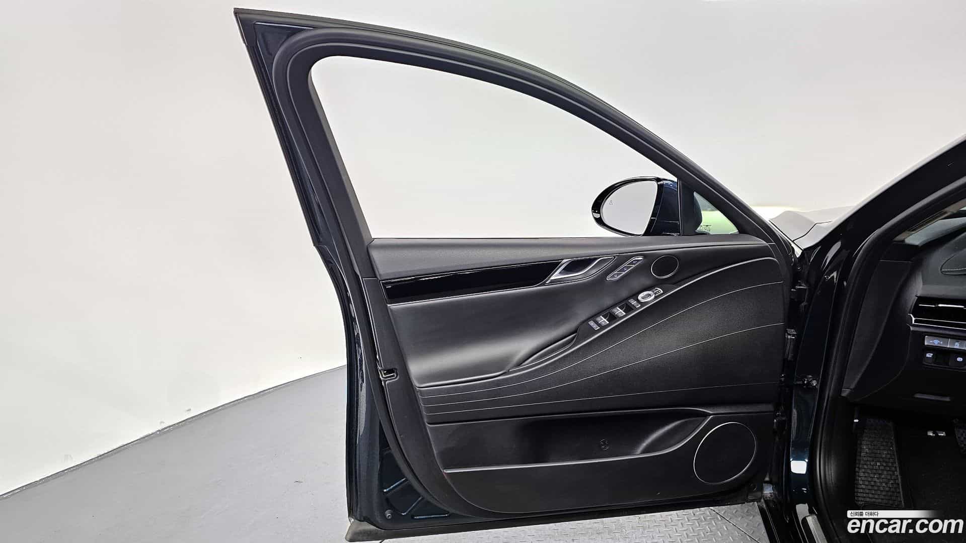 G80 Genesis 2022.1-INNER-034