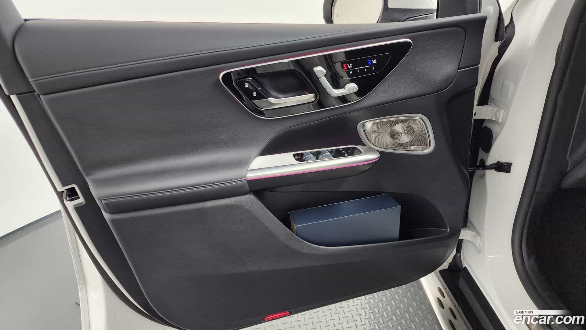 GLC-Class Mercedes-Benz 2024.11-INNER-034