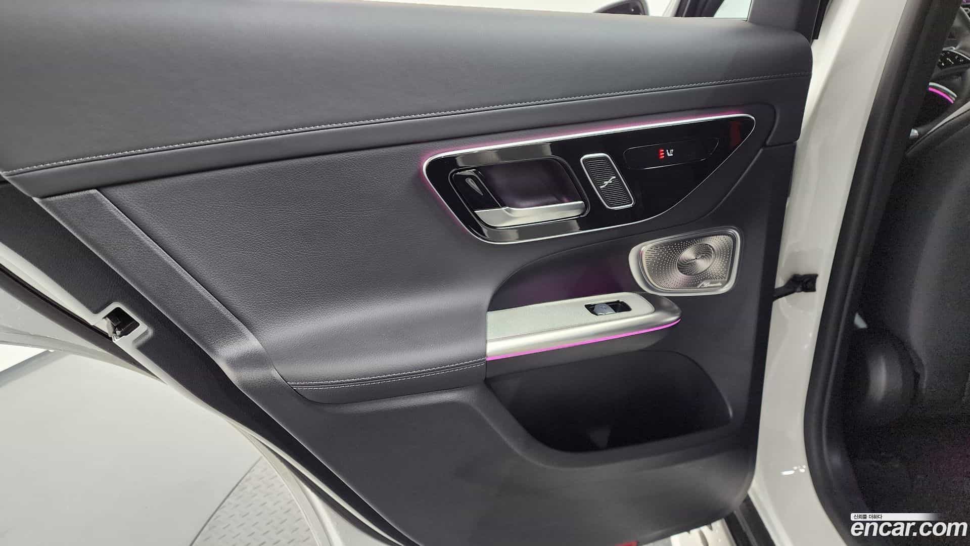 GLC-Class Mercedes-Benz 2024.11-INNER-035