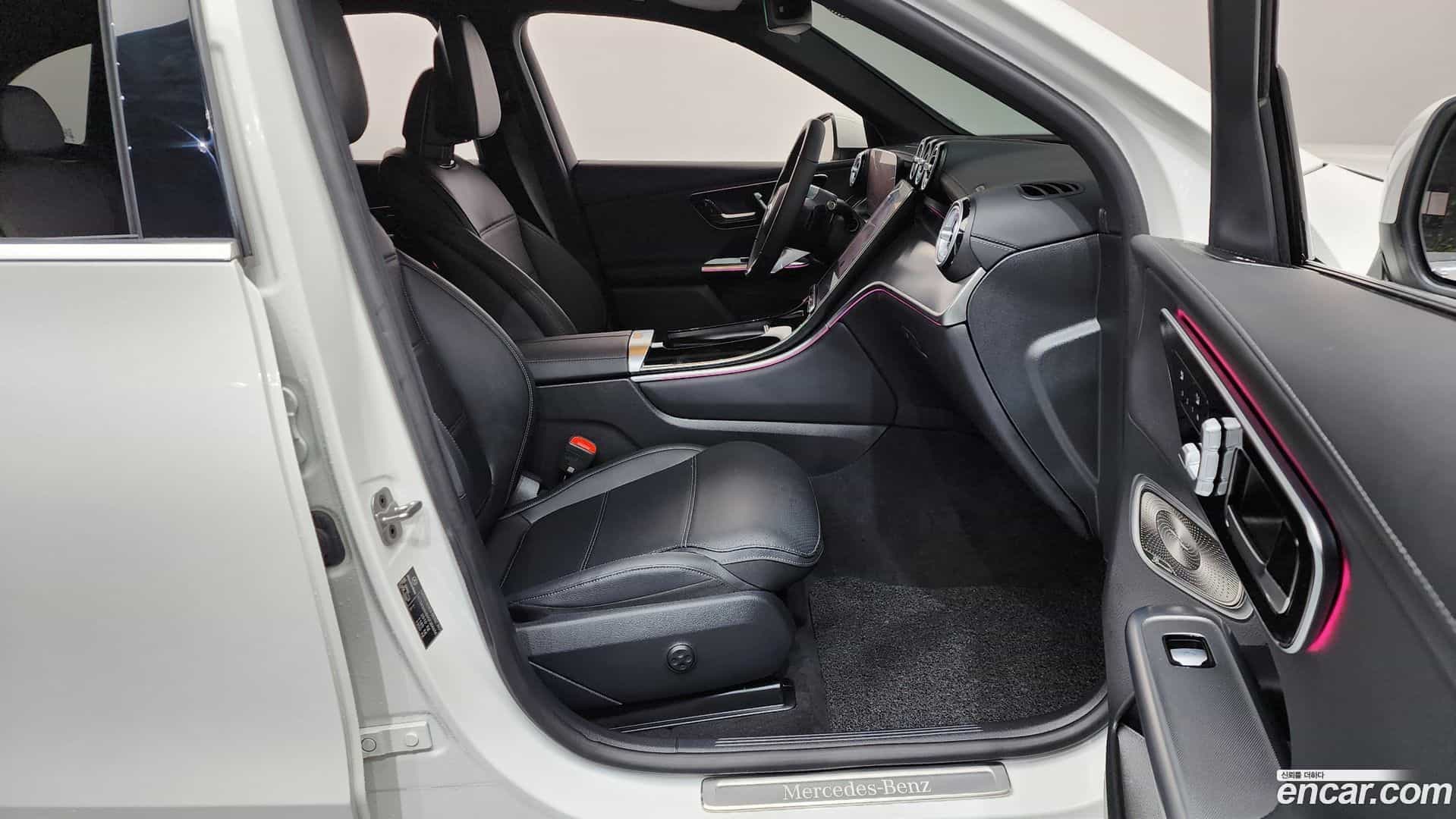 GLC-Class Mercedes-Benz 2024.11-INNER-036